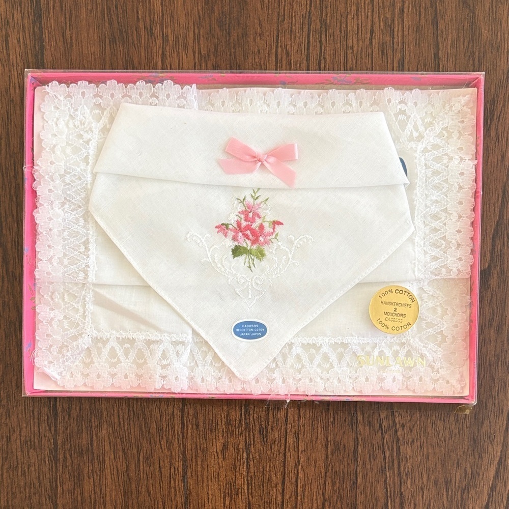 Vintage 2 White Handkerchief with Pink Floral Embroidery/Handkerchief with Lace. - Picture 3 of 9